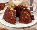 Czekoladowa babka z orzechami i polewą, idealna na niedzielny deser. Ten przepis na babkę zachwyci każdego!