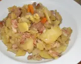 Pyszny kociołek z mięsem i ziemniakami, idealny na sycący obiad. Ten przepis to gwarancja smaku!